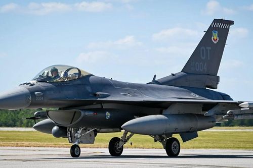 Máy bay F-16 trở nên bất khả xâm phạm nhờ hệ thống IVEWS tối tân