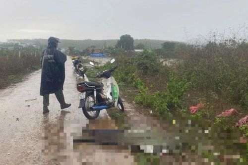 Đi trên đường, người đàn ông bị sét đánh tử vong