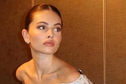 Nhan sắc cuốn hút sau 18 năm của 'em bé đẹp nhất thế giới'