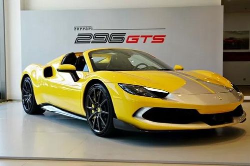 Cận cảnh siêu xe Ferrari 296 GTS Assetto Fiorano độc nhất tại Việt Nam