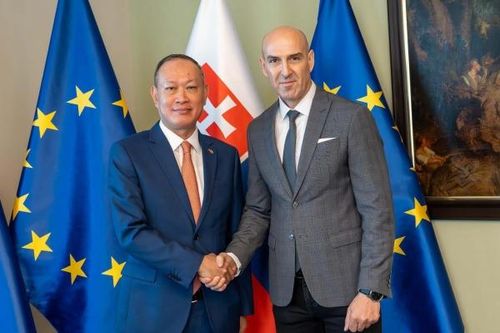 Cố vấn Bộ trưởng Nội vụ Slovakia tiếp Đại sứ Phạm Trường Giang