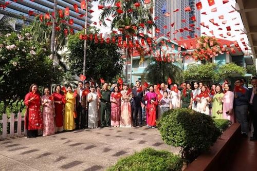 Vang khúc ca 'Như có Bác Hồ trong ngày vui đại thắng' tại lễ mít-tinh ở Thái Lan