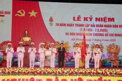 Chủ tịch nước Lương Cường trao Huân chương Hồ Chí Minh tặng Quân chủng Hải quân