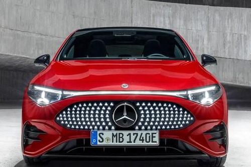 Xe điện mới của Mercedes-Benz gặp rắc rối về sạc