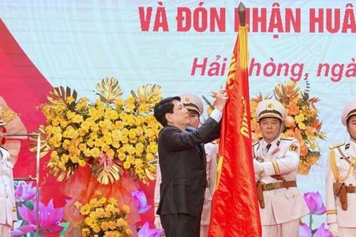 Chủ tịch nước trao Huân chương Hồ Chí Minh tặng Quân chủng Hải quân