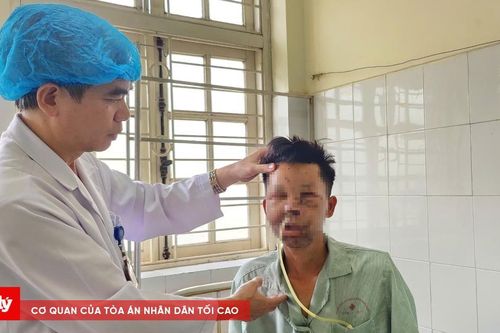 Vỡ quai hàm vì bị gấu tấn công