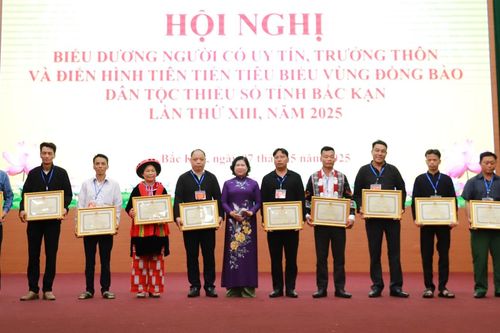 Bắc Kạn biểu dương 60 người có uy tín vùng đồng bào dân tộc thiểu số