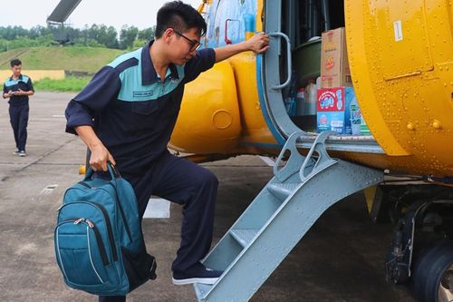 Tiễn các phi đoàn 'hổ mang chúa', trực thăng từ sân bay Biên Hòa trở về đơn vị