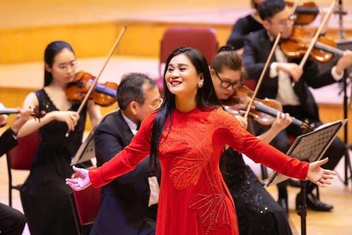 Giọng opera số 1 Việt Nam biểu diễn cùng em trai NSND Thanh Lam