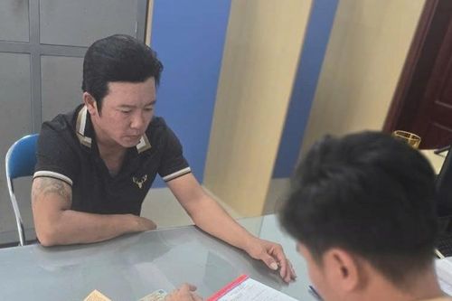 CSGT Bình Dương xử phạt ô tô chạy lấn làn xe máy còn bóp còi inh ỏi