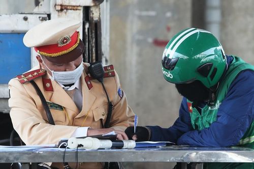 'Chẳng ai muốn phi xe máy lên vỉa hè để rồi bị phạt cả!'