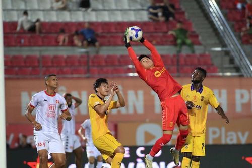 Thủ môn Văn Việt chấn thương, Sông Lam Nghệ An gặp khó