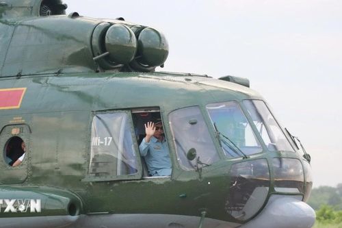 Tiễn đoàn phi công hoàn thành nhiệm vụ bay trong lễ diễu binh trở về đơn vị