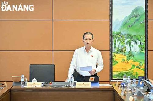 Đoàn đại biểu Quốc hội thành phố đóng góp nhiều ý kiến tại thảo luận tổ