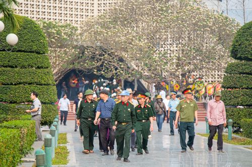 Tri ân anh hùng, liệt sĩ nhân kỷ niệm 71 năm Chiến thắng Điện Biên Phủ