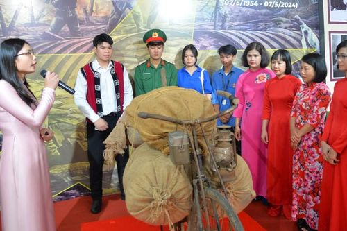 Trang sử qua từng hiện vật