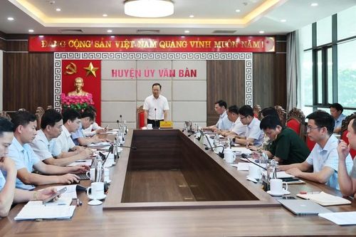 Phó Chủ tịch Thường trực UBND tỉnh Hoàng Quốc Khánh làm việc với huyện Văn Bàn về sắp xếp, sáp nhập đơn vị hành chính cấp xã