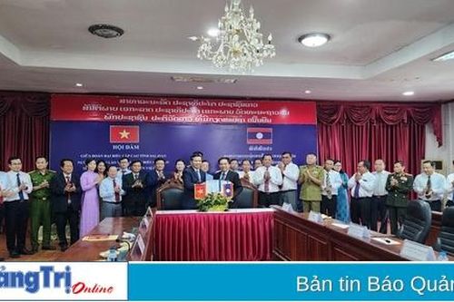 Ký kết biên bản ghi nhớ giữa đoàn đại biểu cấp cao tỉnh Quảng Trị với tỉnh Salavan