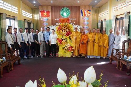 Tiền Giang: Lãnh đạo Tỉnh ủy và các cơ quan chúc mừng Phật đản Phật lịch 2569