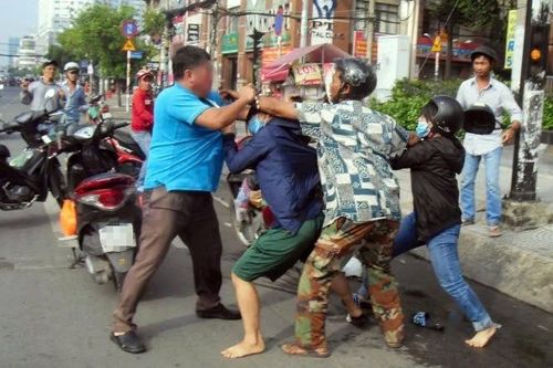 Hàng loạt vụ hành xử côn đồ do va chạm khi tham gia giao thông, Bộ Công an cảnh báo gì?