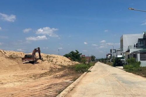 Bình Định: Yêu cầu doanh nghiệp di dời bãi cát trái phép trong khu dân cư