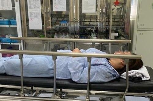 Hà Nội: Xác minh thông tin tài xế xe bán tải vụt dùi cui vào đầu nữ tài xế xe máy