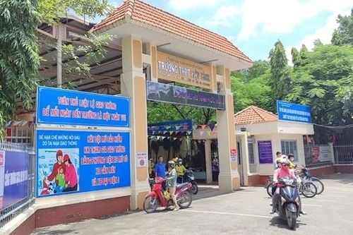 Cảnh báo thủ đoạn lừa đảo nhắm vào phụ huynh học sinh lớp 12