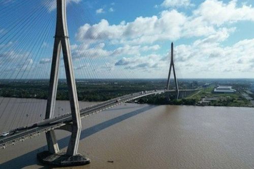 Vụ gã đàn ông hiếp dâm con riêng, chém vợ ở Vĩnh Long: Nghi phạm nhảy sông, tử vong