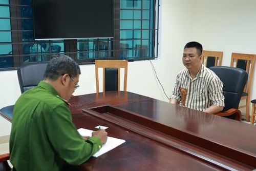 Kẻ cầm đầu nhóm đối tượng đòi nợ thuê bị truy nã đặc biệt ra đầu thú