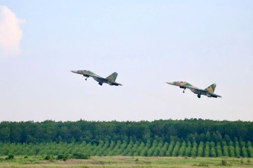 Su-30MK2, Yak-130 rời sân bay Biên Hòa sau nhiệm vụ đặc biệt ngày 30/4