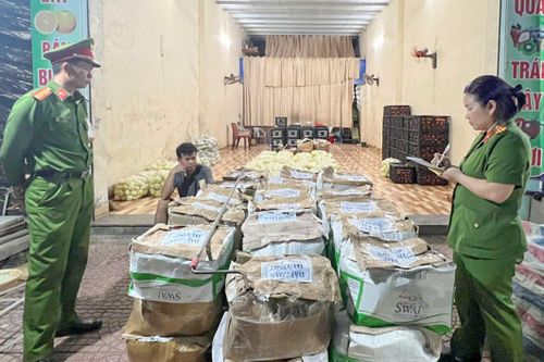 Phát hiện hơn 3 tạ rau củ nhiễm hóa chất độc hại ở Sơn La
