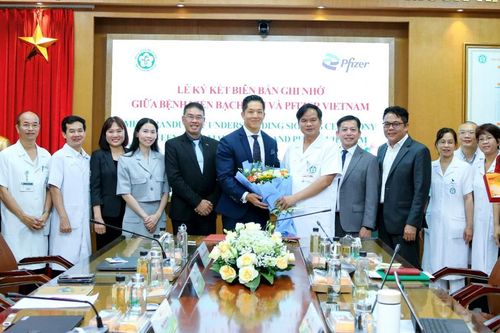 Pfizer Việt Nam và BV Bạch Mai hợp tác nâng cao năng lực chăm sóc sức khỏe