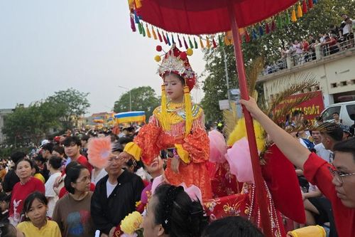 Tưng bừng lễ hội Gióng Phù Đổng với nhiều trò chơi dân gian cổ xưa