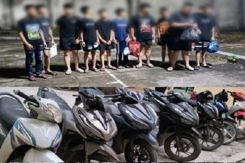 Bắt 11 đối tượng mang hung khí gây rối, tấn công người đi đường