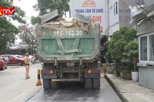 Xử lý nghiêm xe quá tải trọng, bảo vệ kết cấu hạ tầng