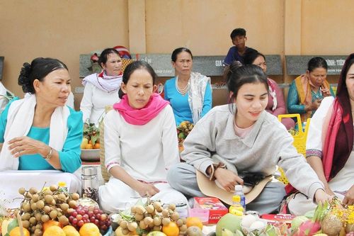 Lễ hội Chăm lịch ở làng Bỉnh Nghĩa
