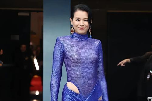 Hồ Hạnh Nhi nói về việc chồng ôm nhiều cô gái trong bar