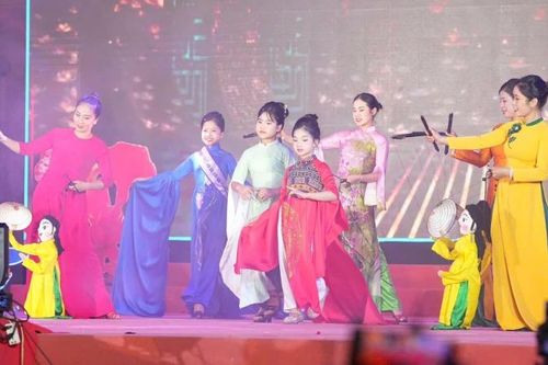 Hải Phòng rực rỡ sắc màu Lễ hội Áo dài 2025