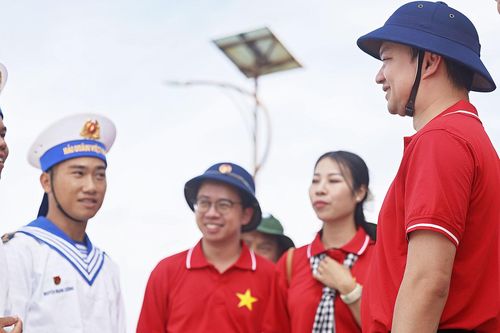 'Tự hào một dải non sông': Thế hệ trẻ phát huy sự nghiệp bảo vệ biển, đảo