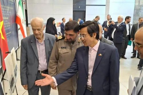Tọa đàm và triển lãm ảnh '80 năm Ngoại giao Việt Nam vì hòa bình và phát triển' tại Iran