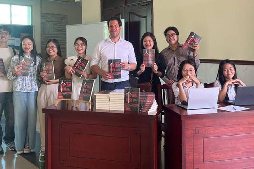 'Cuộc chiến kim loại hiếm' – Góc nhìn khác về cách mạng xanh và số hóa