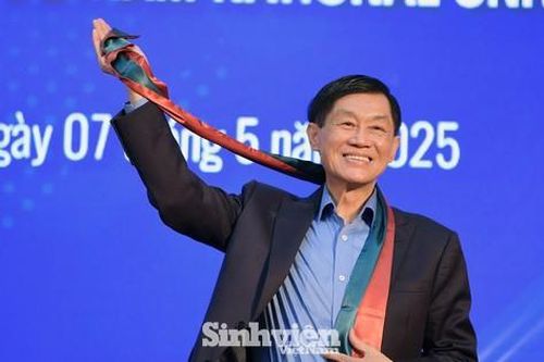 Tỷ phú Johnathan Hạnh Nguyễn: 'Sinh viên kinh tế phải biết mình là ai và muốn trở thành ai'