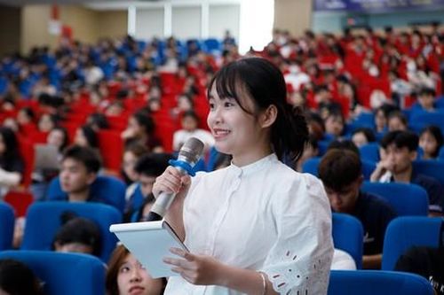 Gần 1000 sinh viên Đại học Phenikaa tham dự Tọa đàm Trường học hay Trường đời