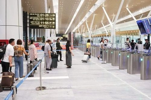 Vừa khánh thành, nhà ga T3 sân bay Tân Sơn Nhất đã dột nước