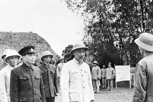 Nhiều bảo vật quốc gia tại triển lãm 'Hồ Chí Minh đẹp nhất tên Người'