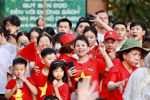 Cần giáo dục văn hóa ứng xử nơi công cộng ở tất cả các cấp học