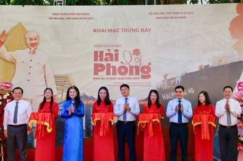 Trưng bày gần 400 hình ảnh, tư liệu, hiện vật quý về những mốc son hào hùng của Hải Phòng