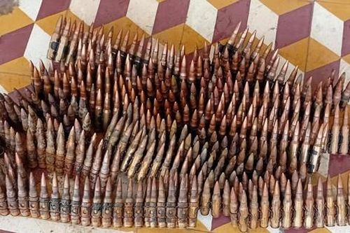 Đào móng xây nhà, phát hiện hàng trăm viên đạn