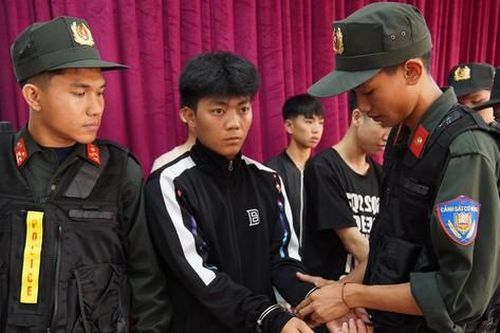 Khởi tố 18 đối tượng gây rối trật tự công cộng