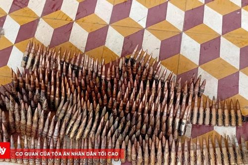 Phát hiện hai thùng đạn trong lúc đào móng nhà